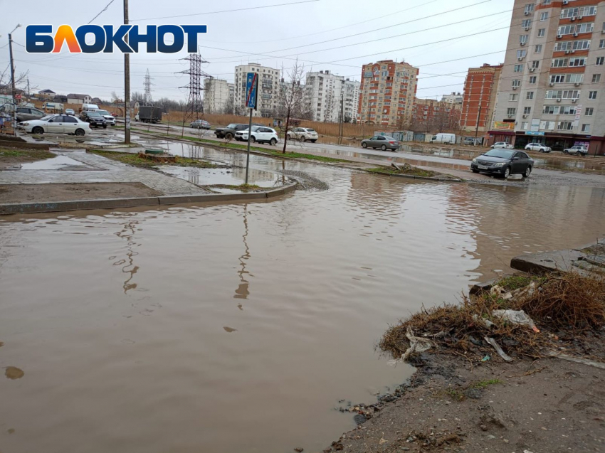 Астраханцы с улицы Куликова вновь жалуются на затопление территории