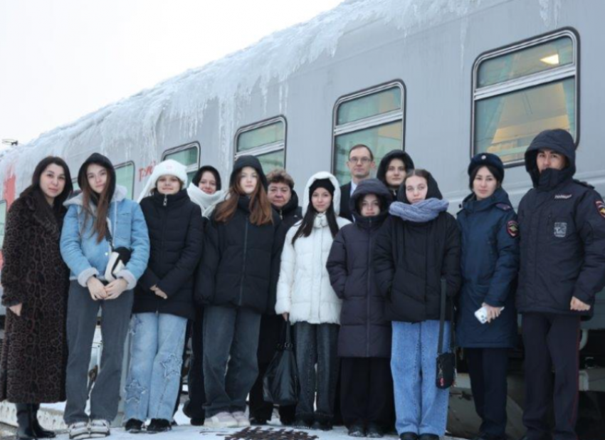 Подросткам из Астрахани и Верхнего Баскунчака напомнили о правилах безопасности на железной дороге