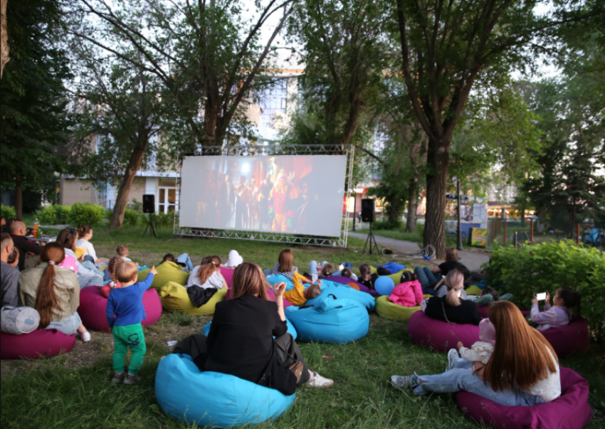 Астраханцев позвали на бесплатный показ кассовых отечественных фильмов