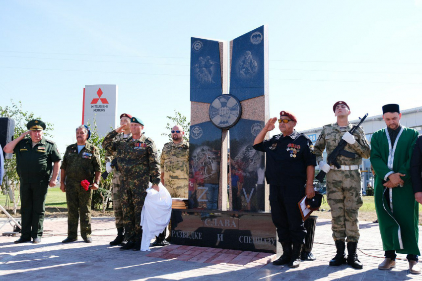 В Астрахани появился новый памятник бойцам спецназа и разведки 