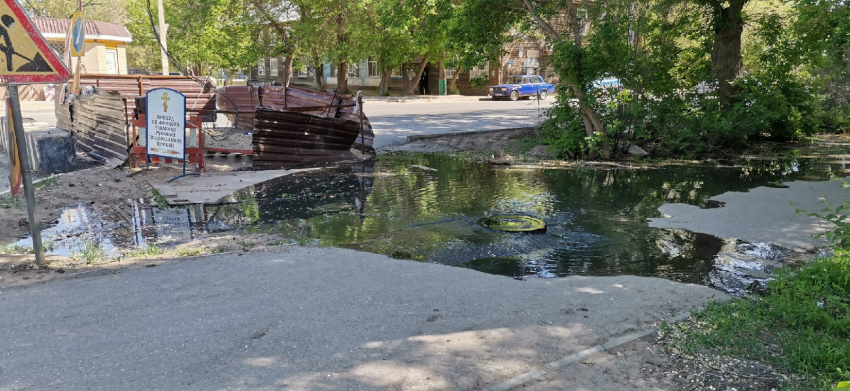 "SOS, Зацаревье тонет в фекальных водах": кадры астраханской трагедии 