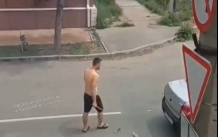 Астраханцы, используя подручные средства, задержали мужчину с ножом 