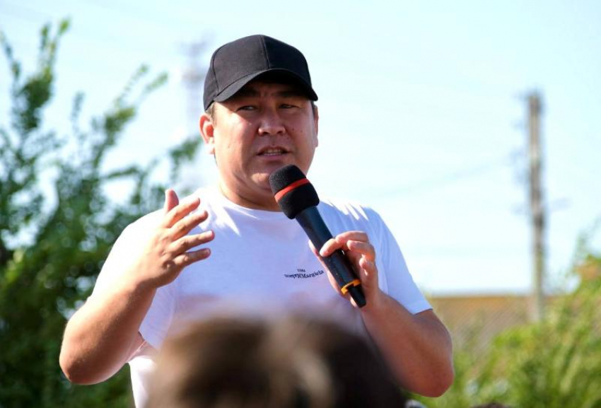 Азамат Мусагалиев открыл новый стадион для мини-футбола под Астраханью