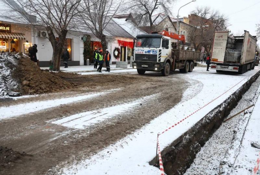 Астраханцам рассказали, когда улицу Ленина полностью заасфальтируют