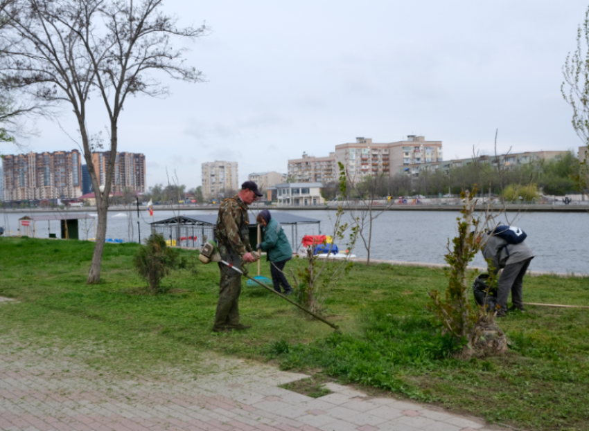Астраханские скверы и парки готовят к сезону прогулок и празднованию 9 Мая