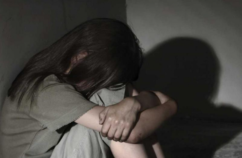 Астраханца приговорили к 17 годам лишения свободы за изнасилование несовершеннолетней падчерицы