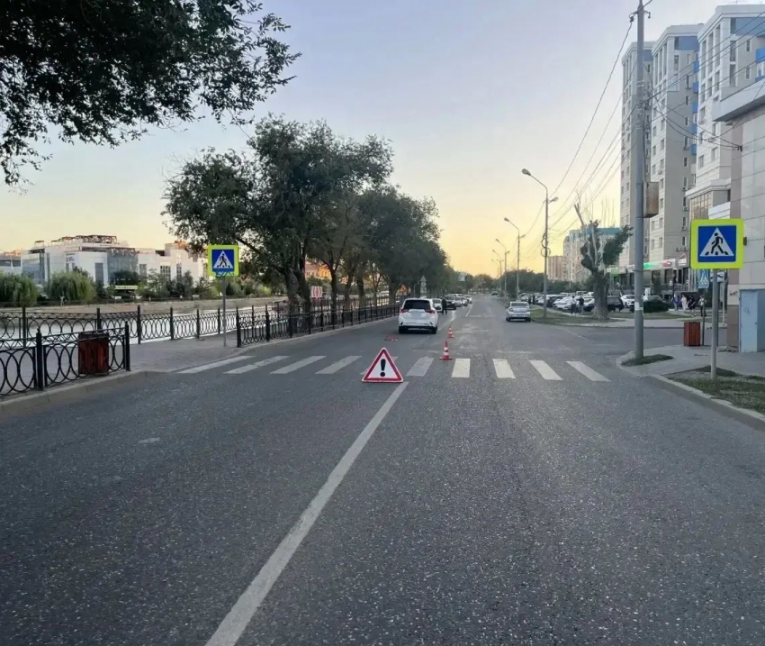 В центре Астрахани иномарка сбила подростка, он оказался в больнице 