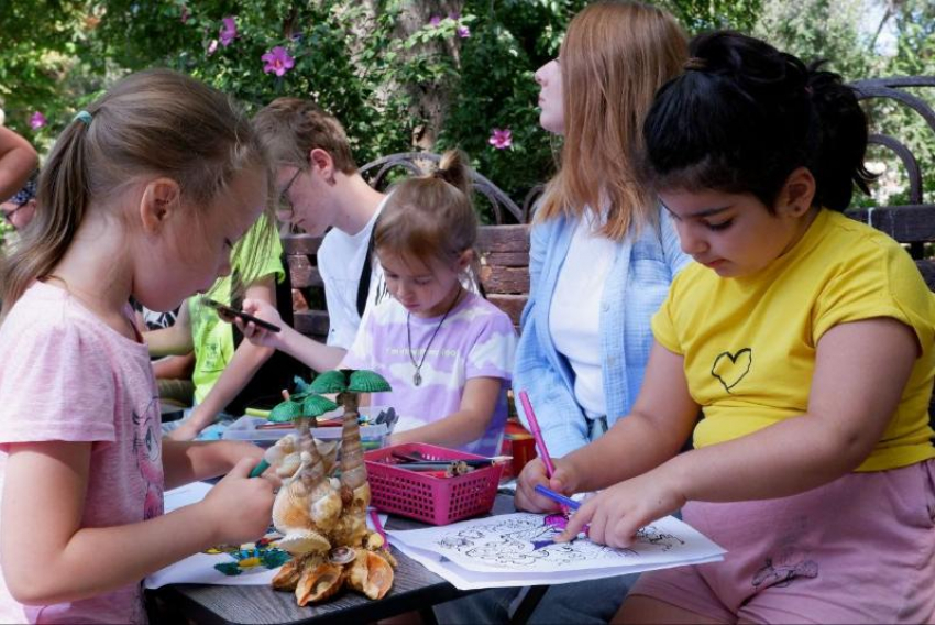 В Астрахани на лето откроют библиотечные площадки для детей