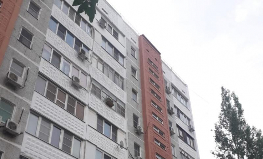 В Астрахани рабочий упал с девятого этажа строящегося дома