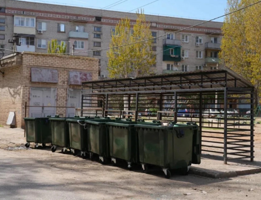 Астраханцев попросили бережно относиться к новым евроконтейнерам