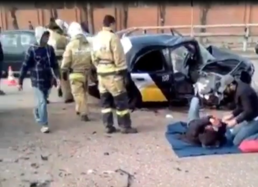 В Астрахани произошла страшная авария с участием такси