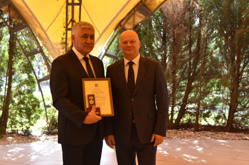 16 астраханцев удостоены звания Почётного ветерана Астрахани