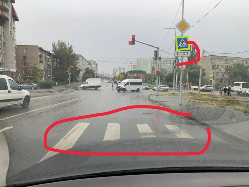 Астраханцев вводит в заблуждение перекрёсток улиц Бориса Алексеева и Куликова