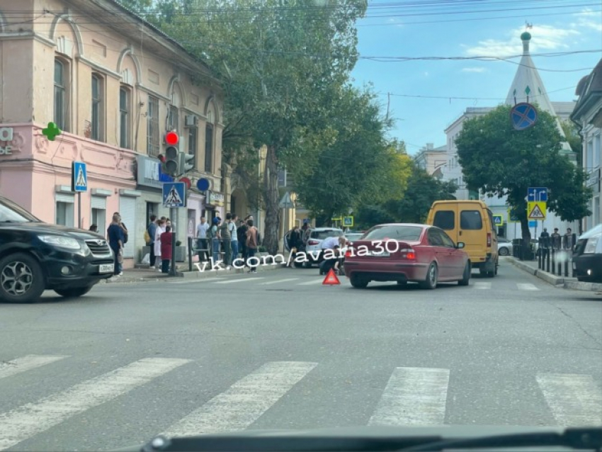 У Башни в центре Астрахани сбили девочку-подростка