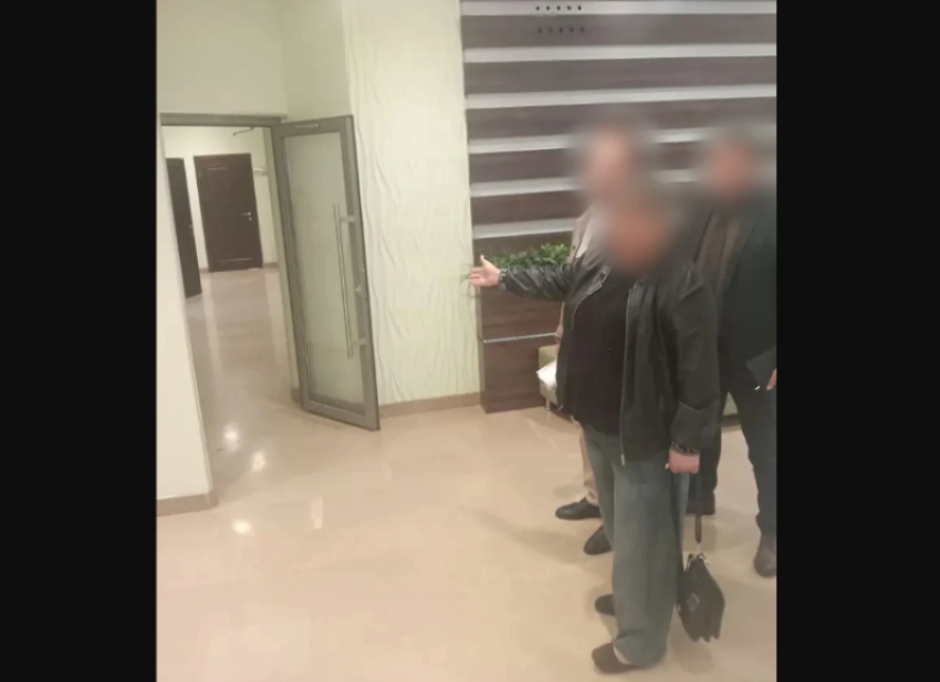 В Астрахани мошенница вытягивала деньги из семьи за «выгодную» квартиру