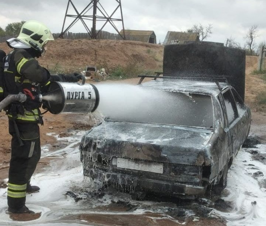 Вечером 11 сентября в Астрахани сгорел автомобиль