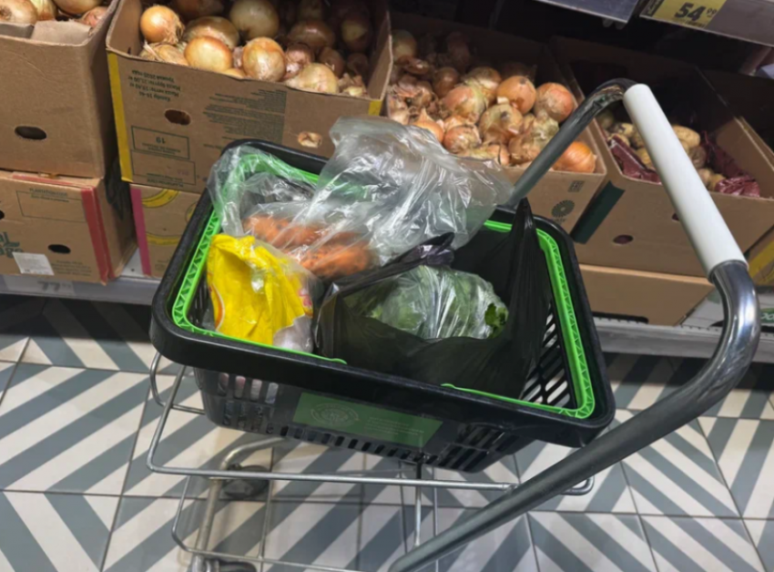 В Астрахани подорожали овощи, обувь и бытовые услуги