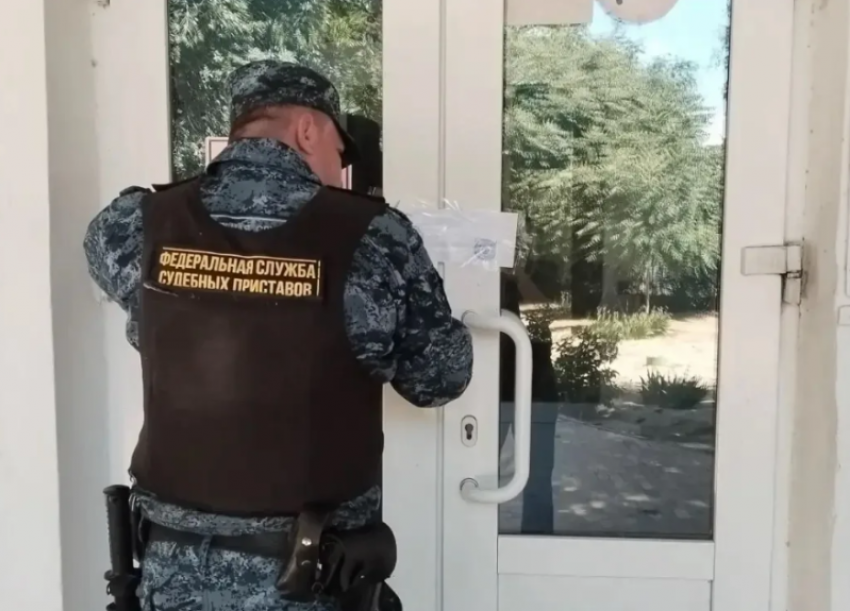 Под Астраханью временно закрыли двенадцать школ за нарушение условий безопасности