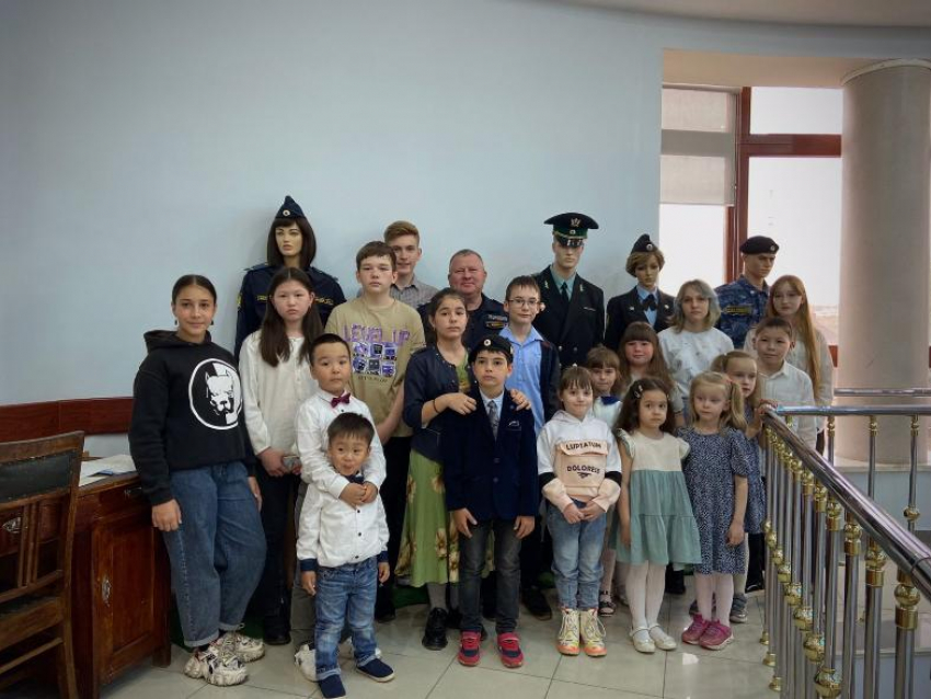 Астраханских школьников познакомили с особенностями работы службы судебных приставов 
