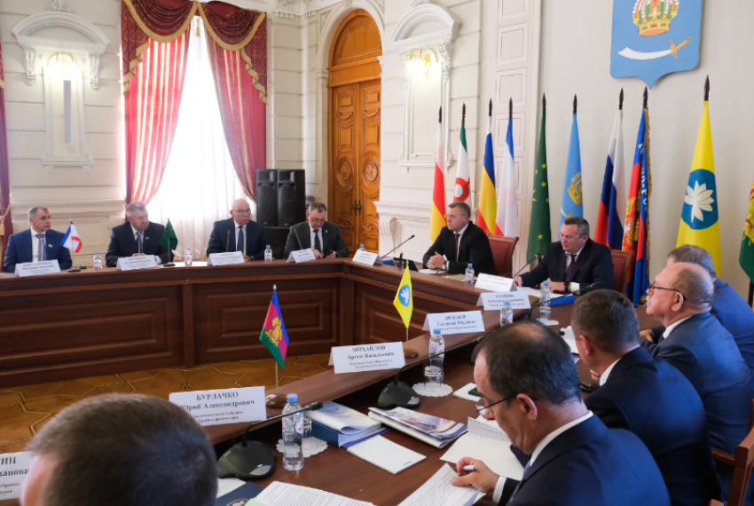 Парламентарии юга рассмотрели инициативы Думы Астраханской области