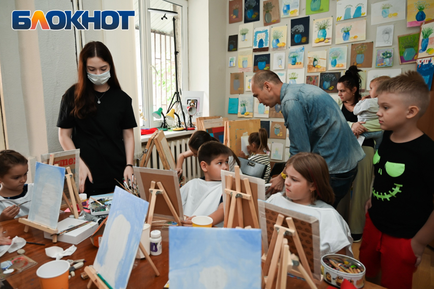 Как проходят мастер-классы «Рисовалки» в Астрахани