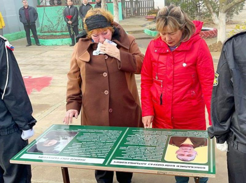 В селе под Астраханью открыли парту в честь двух героев