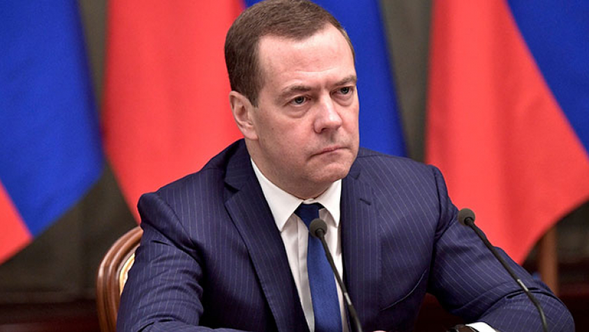 Зачем Дмитрий Медведев летит в Астрахань