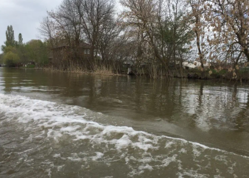 В Астраханской области во время прогулки на воде погиб мужчина