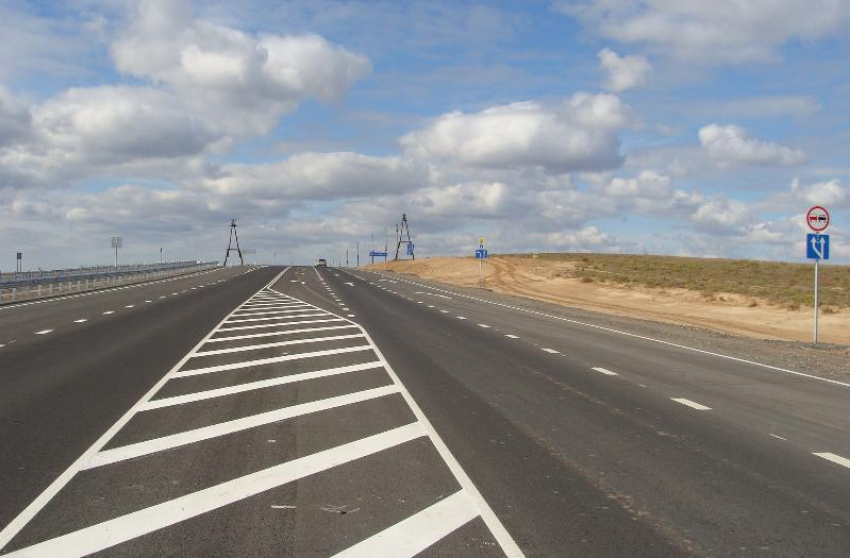 За три года в Астраханской области обновили 400 километров дорог