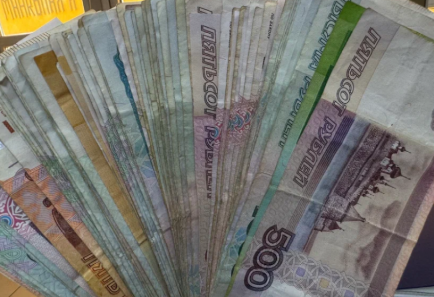 Астраханец стал дроппером и заманивал в преступную схему других людей