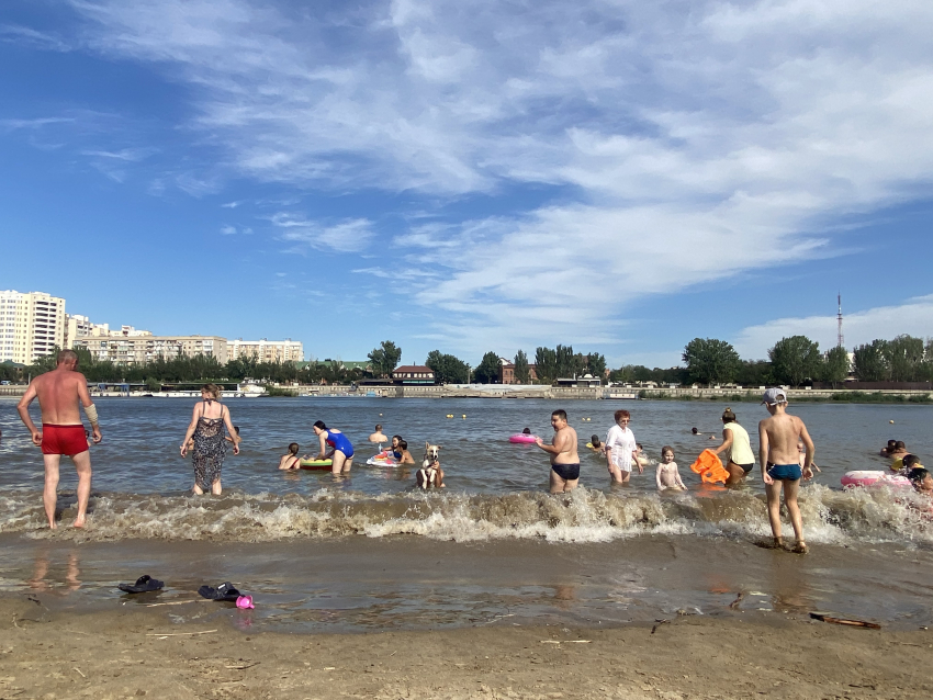 Гости из Беларуси оценили астраханский пляж 
