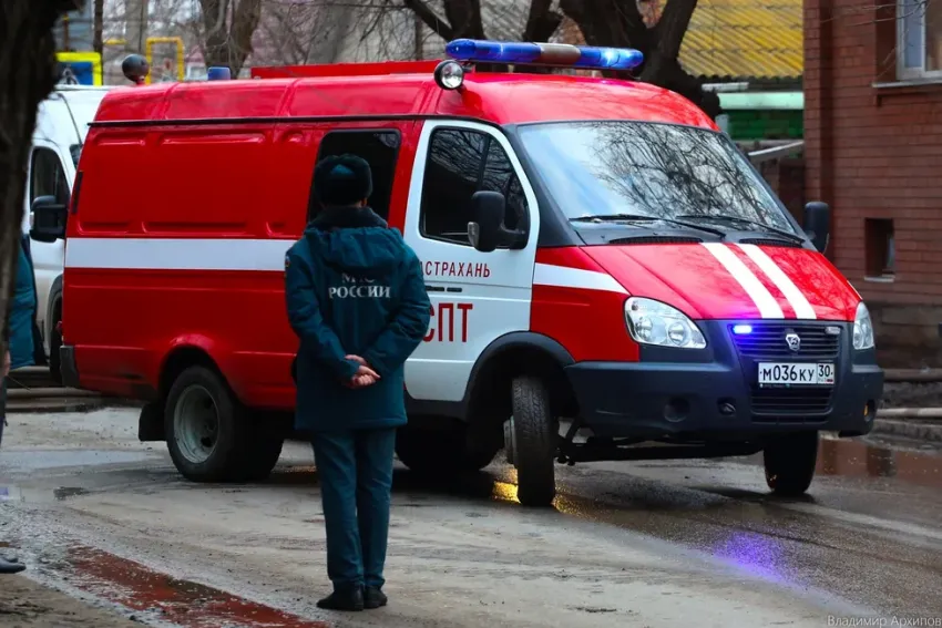 На пожаре в Астрахани погибла маленькая девочка, пока взрослые спали в соседней комнате