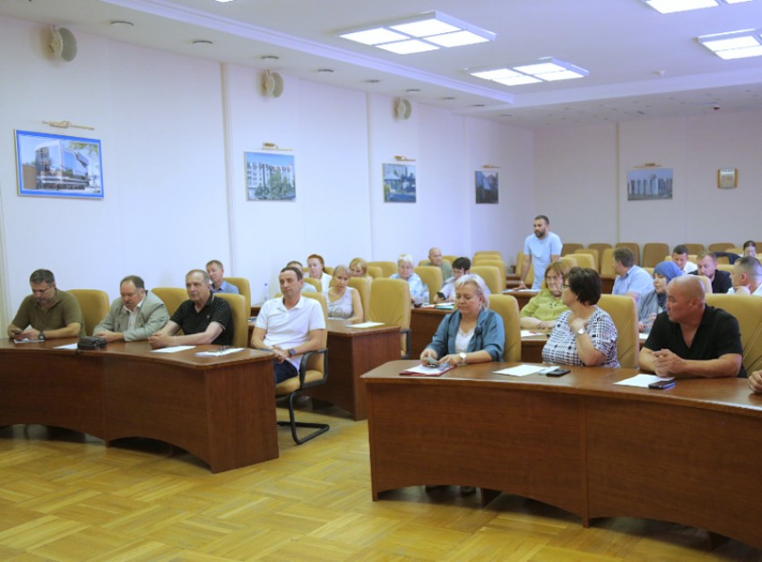 В Астрахани высоко оценили качество дорожных работ и указали на нехватку деревьев