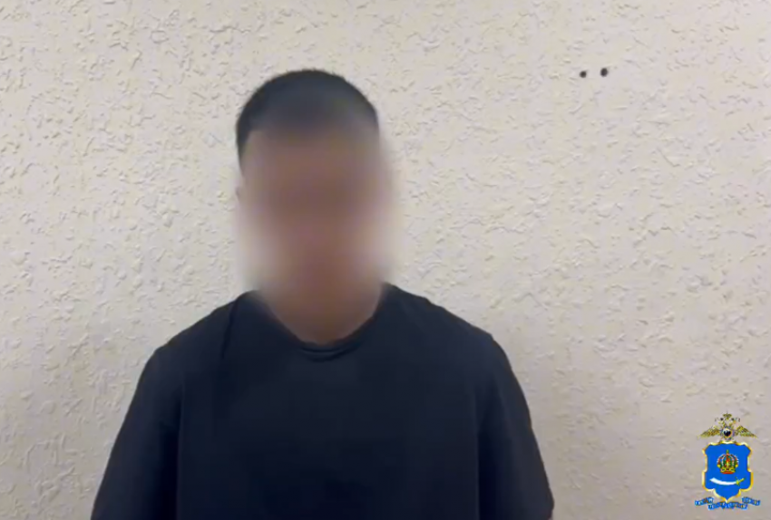 Астраханца, схватившего лебедя за шею, нашли полицейские