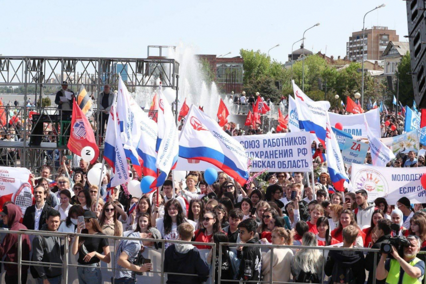 Первомайское шествие объединило 12 тысяч астраханцев