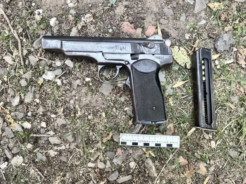 В Астрахани мужчина устроил стрельбу во дворе многоэтажки 