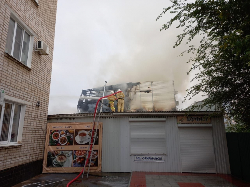 Три часа тушили крупный пожар в Астраханской области 