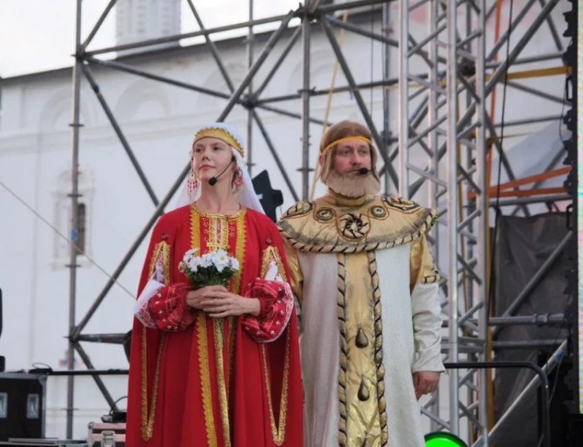 Лучшие астраханские семьи получили награды в День семьи, любви и верности