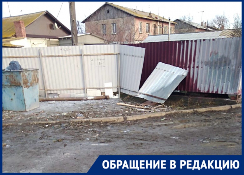 Жительница Трусовского района Астрахани просит закрепить мусорную площадку