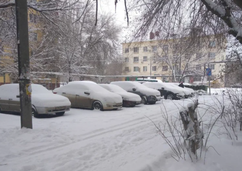 Астраханцам рекомендовали не пользоваться личным авто в условиях снегопада