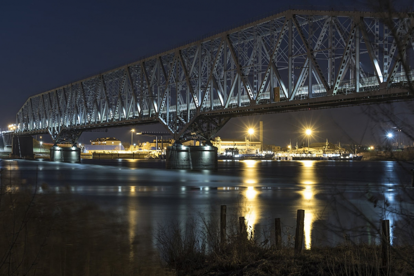 Вечером 12 мая на Старом мосту в Астрахани ограничат движение транспорта