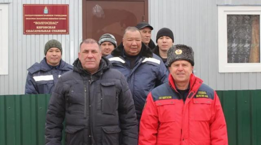 Спасатели из астраханского поселка в -20 дежурят на станции без отопления