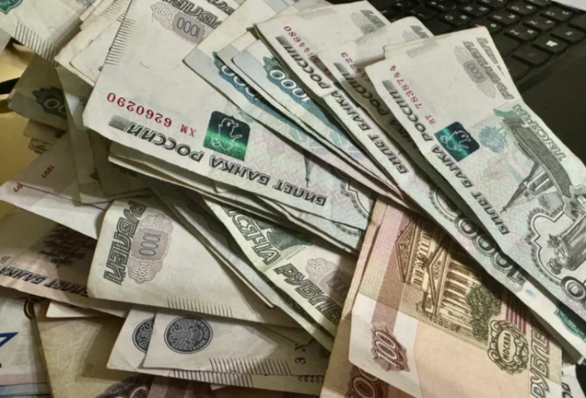 Стало известно, кому в Астраханской области много платят