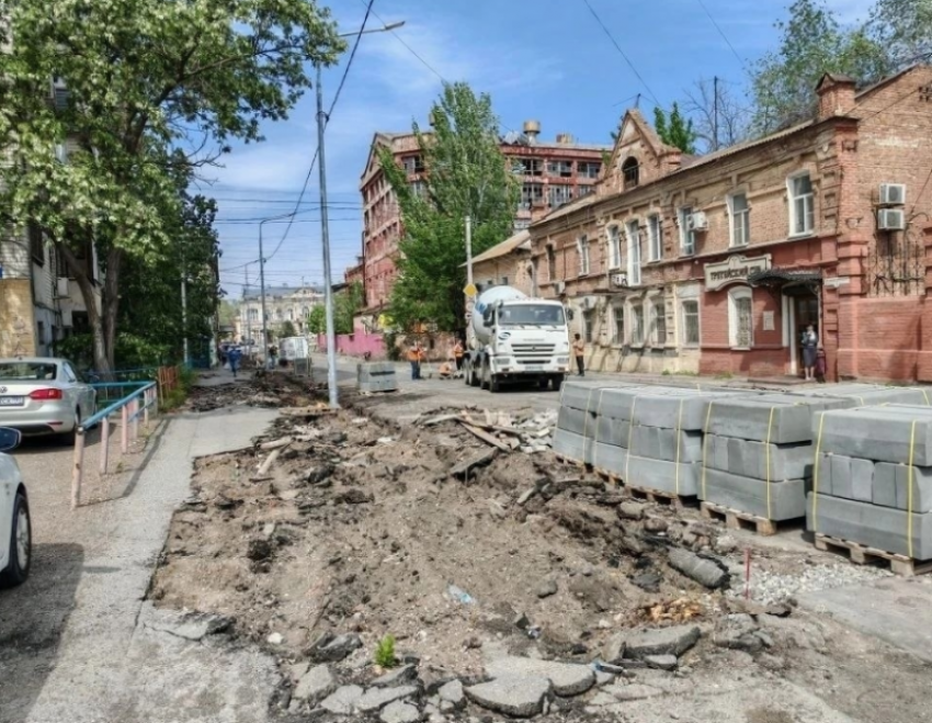 Администрация Астрахани продолжает благоустройство городских улиц