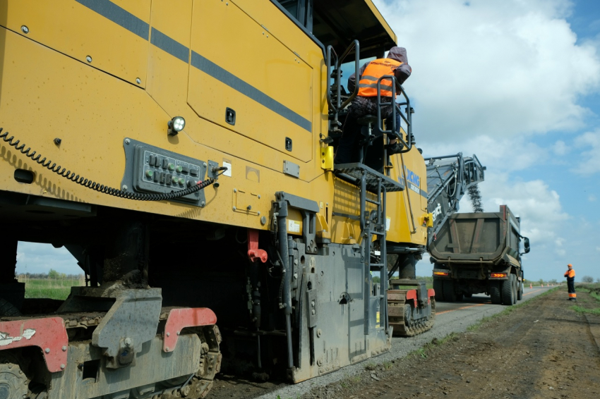 В Астраханской области идет масштабный ремонт дороги