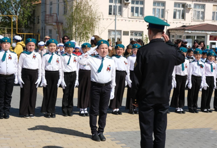 Астраханские пограничники занимаются военно-патриотическим воспитанием детей