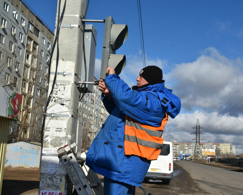 В Астрахани установили новые современные светофоры