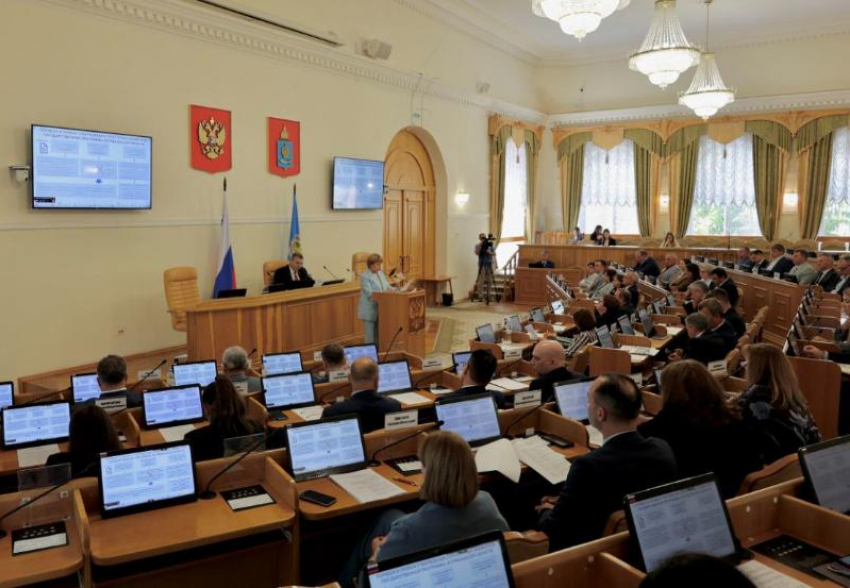 До 2026 года в Астраханской области благоустроят больше половины дорог