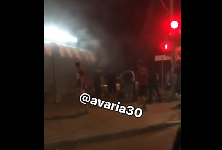 Предположительно пьяный астраханец снёс на авто леерное ограждение 