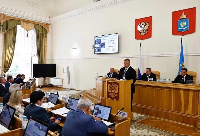 Астраханский губернатор выступил с отчетом в областной Думе